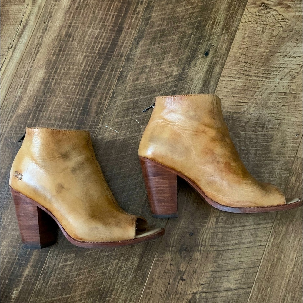 BED STU | HEELED LEATHER PEEP TOE BOOTIES WITH ZIPPER | SIZE 8